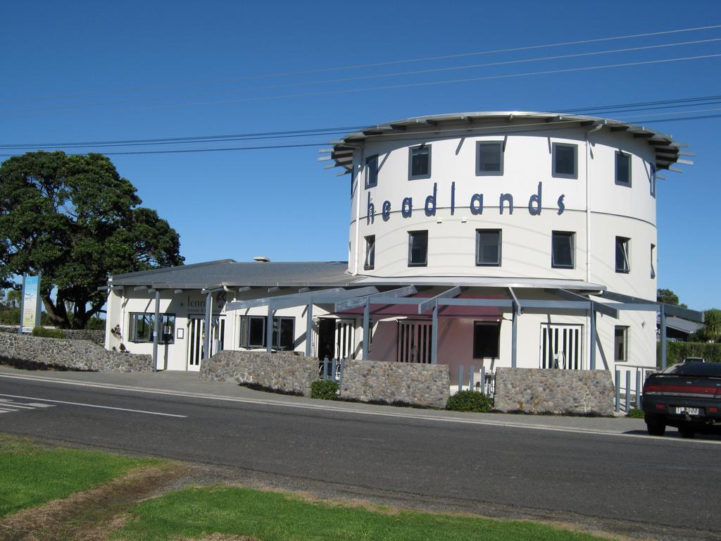 Headlands Hotel Opunake Exterior photo